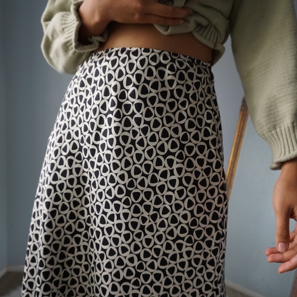 SOLD Vintage 100% Silk Midi Geometric Skirt 8P - Picture 5 of 6